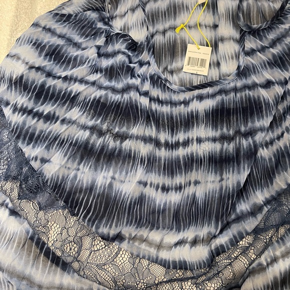 BCBG generation very cute top sheer with lace never worn size small - Picture 2 of 2